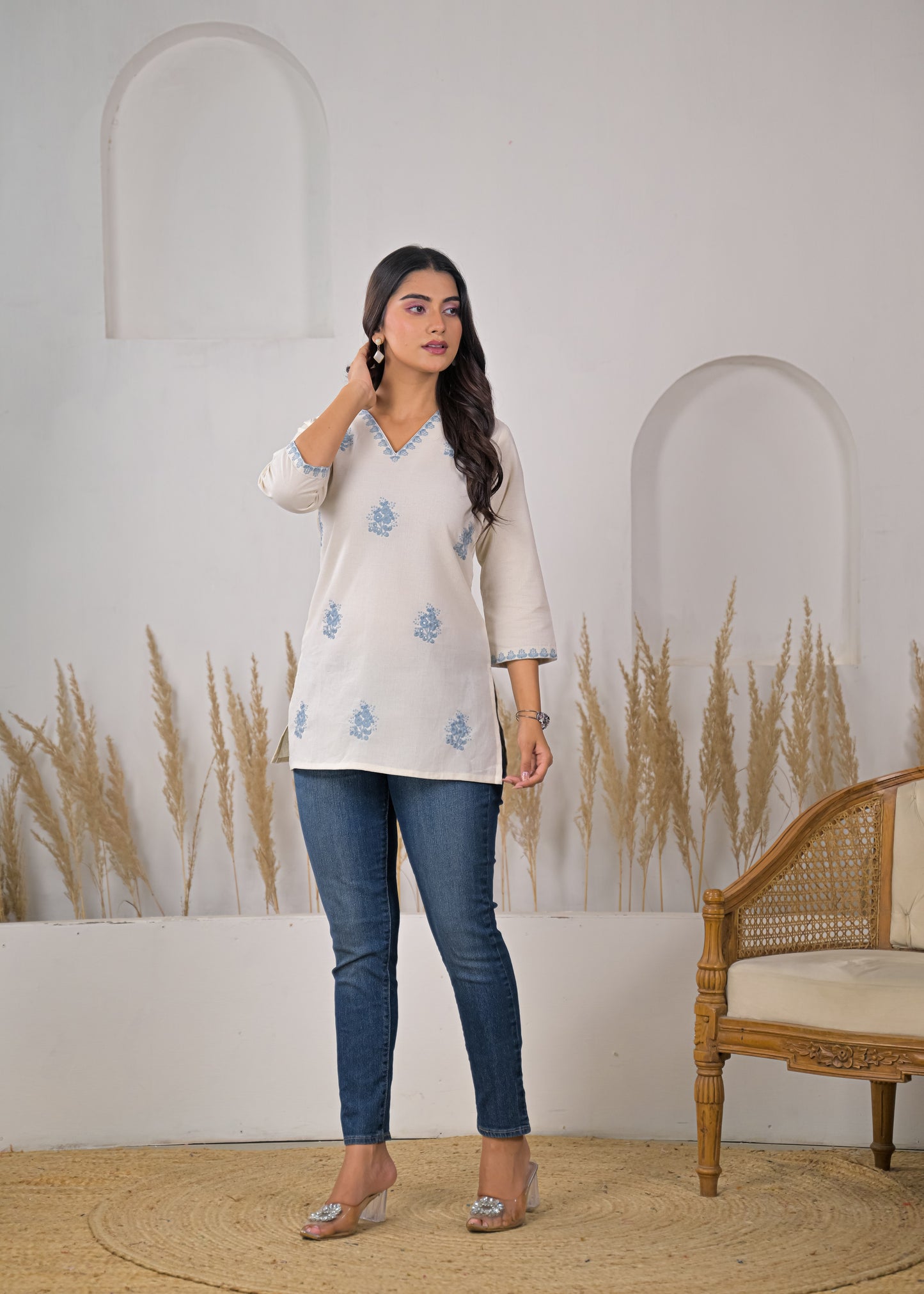Women's White & Blue Floral Print V-Neck Short Kurti