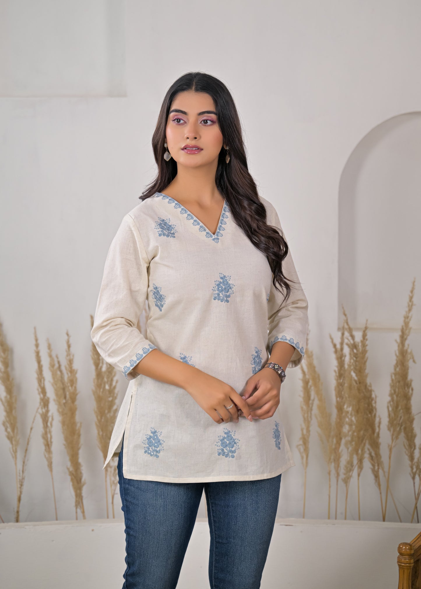 Women's White & Blue Floral Print V-Neck Short Kurti
